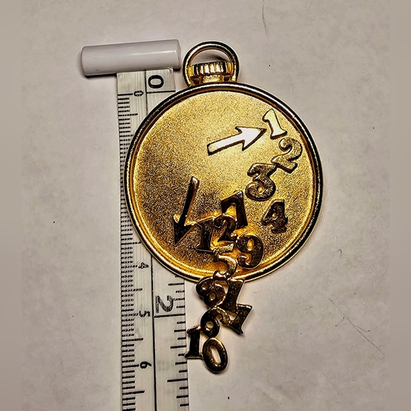 Casual Corner 1990s gold clock is running out time is fleeting waits for no man - Picture 5 of 7